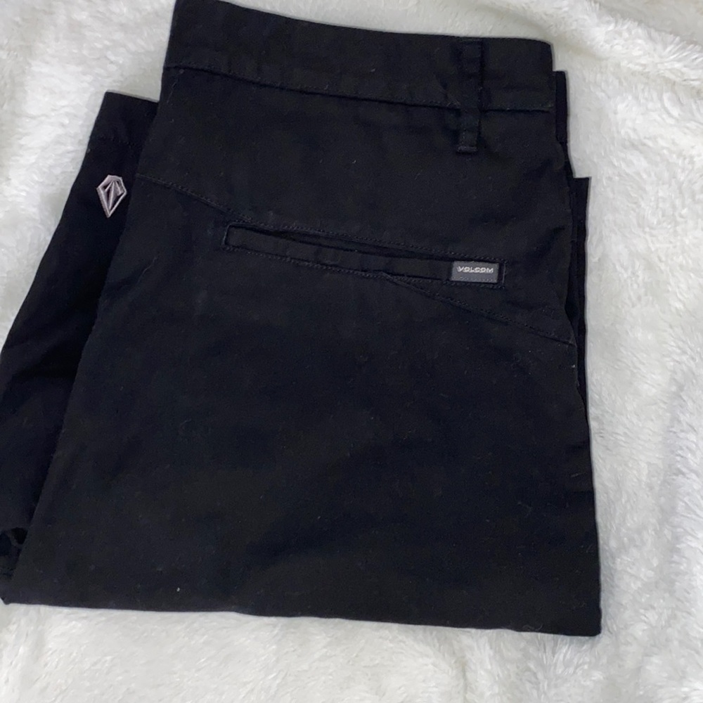Mens Volcom shorts✨